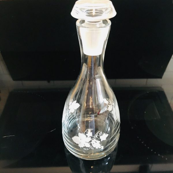 Beautiful decanter with etched grape vines and leaves ground glass stopper fine quality glass decanter 11 1/4" tall heavy crystal
