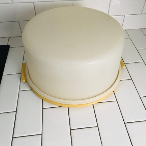 Large Tupperware cake keeper 1970's