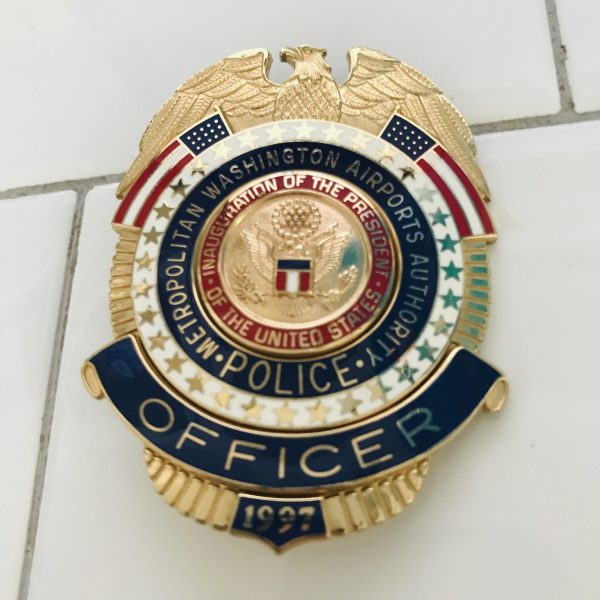 RARE Obsolete Badge Metropolitan Washington Airports Authority Officer (Clinton) 1997 Gold w/ blue enamel collectible memorabilia #115