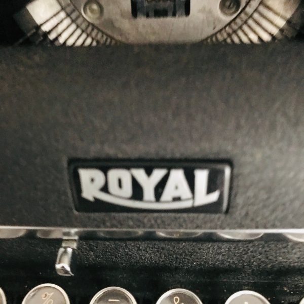 Royal Aristocrat Manual Typewriter in Original case 1930's Exceptionally Clean working condition with key and original cleaning brush