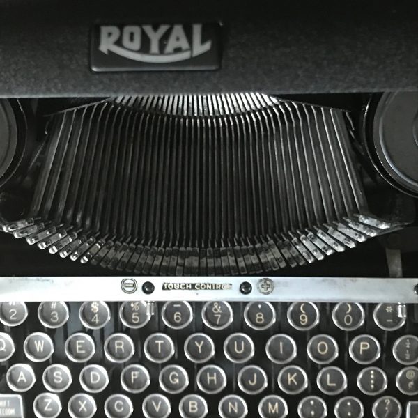 Royal Aristocrat Manual Typewriter in Original case 1930's Exceptionally Clean working condition with key and original cleaning brush