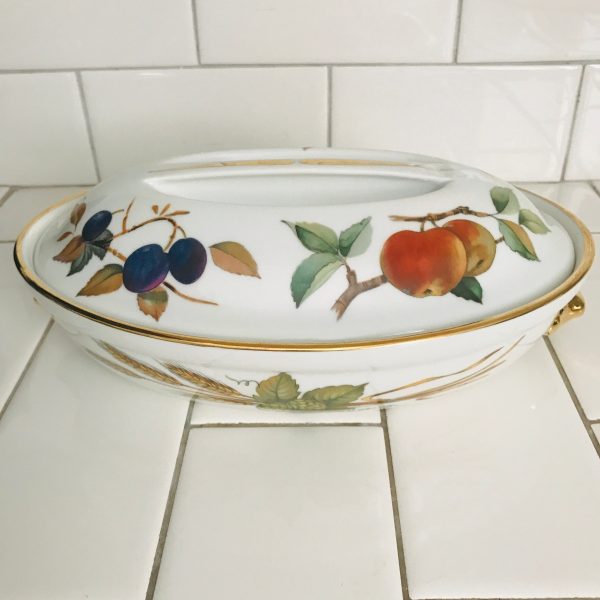 Vintage and Stunning Casserole baking dish evesham 1960's Fruit nut pattern Royal Worcester England No gold loss on trim farmhouse display