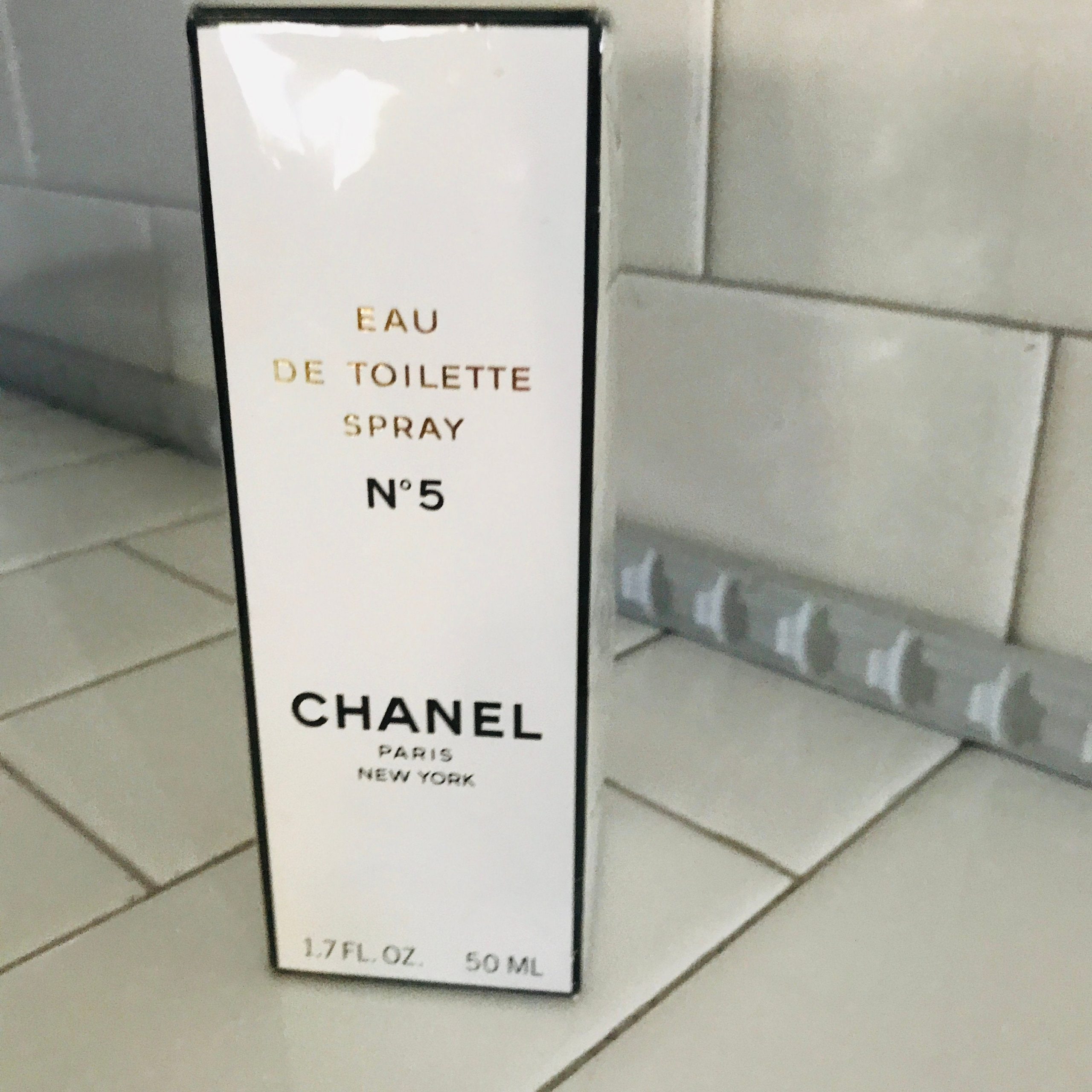 Chanel No. 5 eau de toilette spray w/refillable case 1.7oz VINTAGE