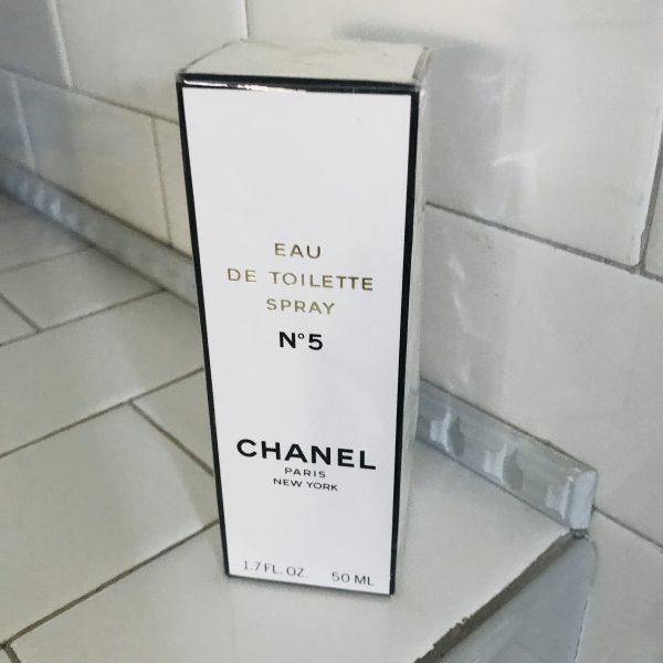 Vintage Chanel No 5 Eau De Toilette Spray 1.7 oz 50 ml Sealed in original box 1970's original scent cellophane sealed