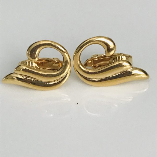 Vintage dainty gold tone swirl earrings clip backs light weight