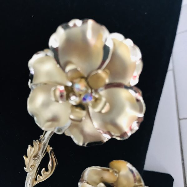 Vintage Gold tone Jewelry Set Clip Earrings & Brooch large floral with aurora borealis center crystals Statement set