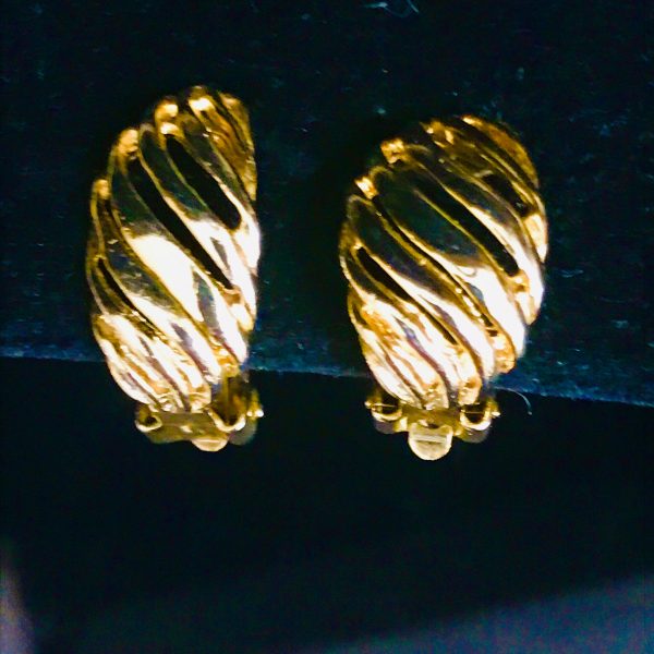 Vintage gold tone swirl earrings clip backs light weight