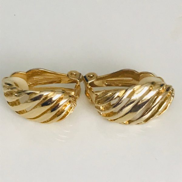 Vintage gold tone swirl earrings clip backs light weight