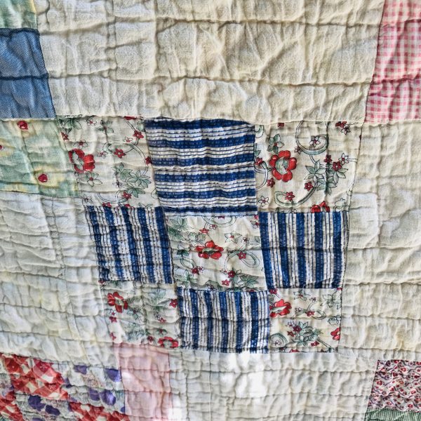 Vintage hand made quilt 68" x 84" light weight completely hand sewn farmhouse cottage cabin bedroom lodge show piece