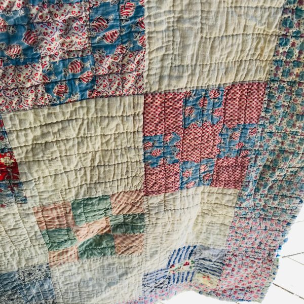 Vintage hand made quilt 68" x 84" light weight completely hand sewn farmhouse cottage cabin bedroom lodge show piece