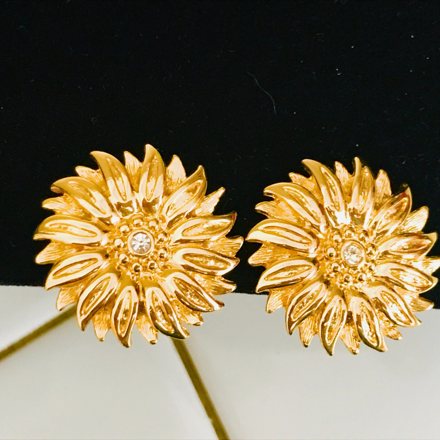 Vintage Joan Rivers clip earrings gold tone 1 1/4