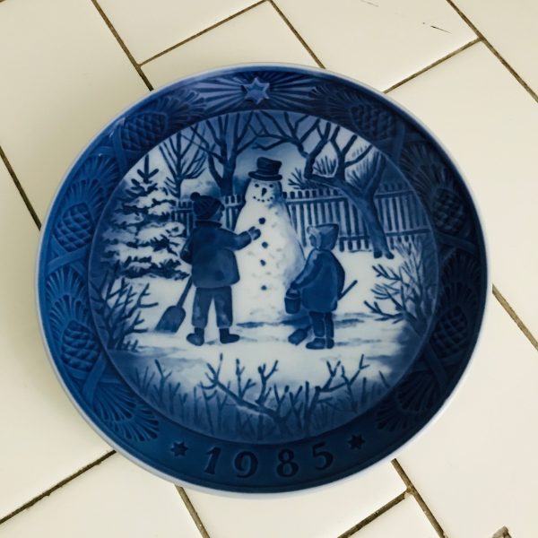 Vintage Plate Christmas 1985 Royal Copenhagen Denmark blue and white snowman children wall decor fine bone china NIB