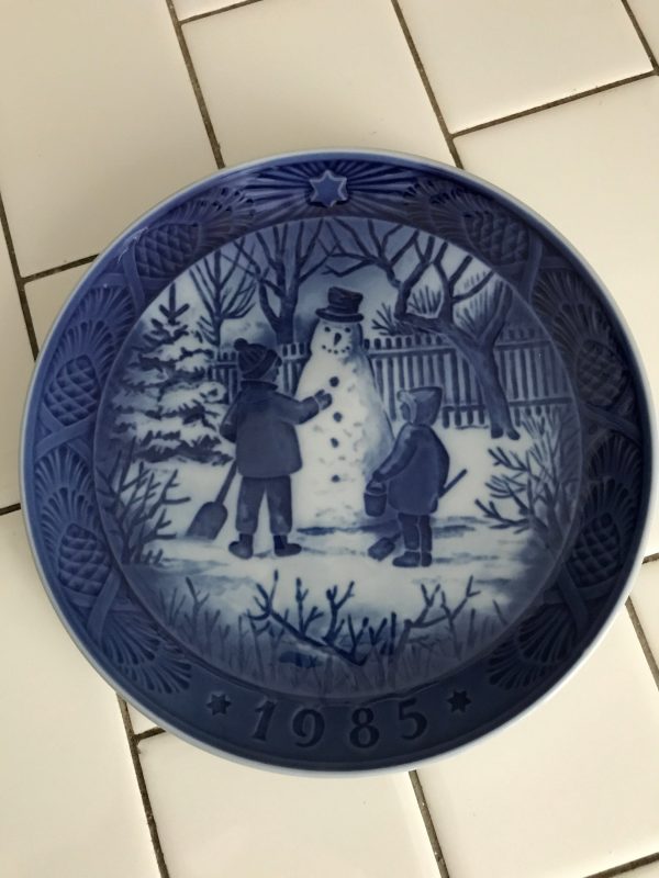 Vintage Plate Christmas 1985 Royal Copenhagen Denmark blue and white snowman children wall decor fine bone china NIB