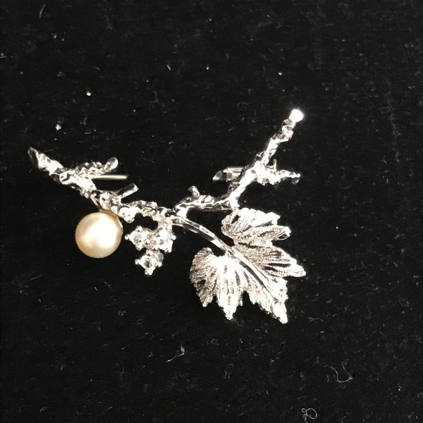Vintage Silver tone dainty diamond cut leaf with rhinestones and pearl tree branch