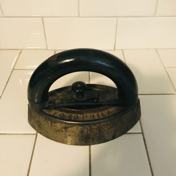 Antique cast iron clothing iron removable wooden handle heavy duty Enterprise FG Co Philadelphia PA