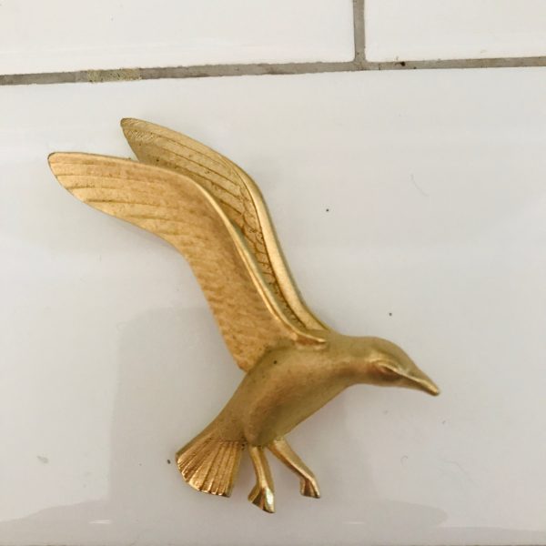 Vintage Giovanni Seagull in flight pin brooch Jewelry brushed gold tone metal