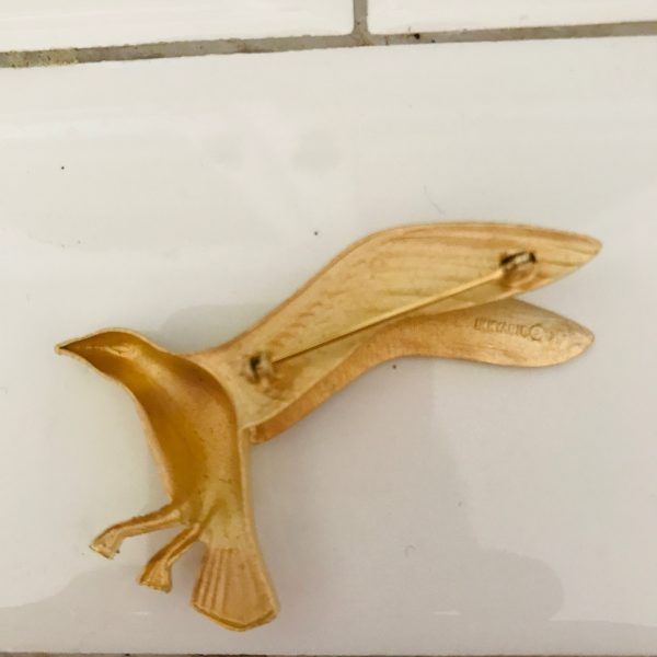 Vintage Giovanni Seagull in flight pin brooch Jewelry brushed gold tone metal