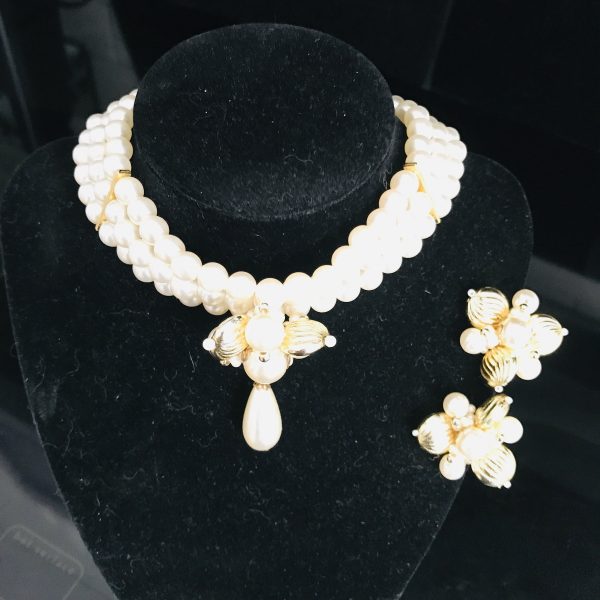 Vintage Jewelry Set Faux Pearls with gold tone Necklace with matching clip earrings gold tone metal Flowers adjustable choker