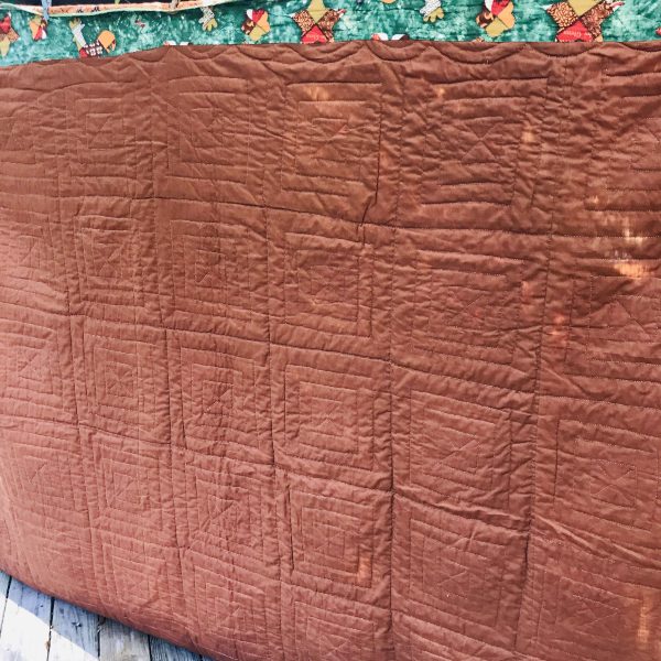 Fantastic hand made quilt Queen Size 86" x 93" Very nice condition heavy weight great coloring farmhouse display collectible bedding vintage