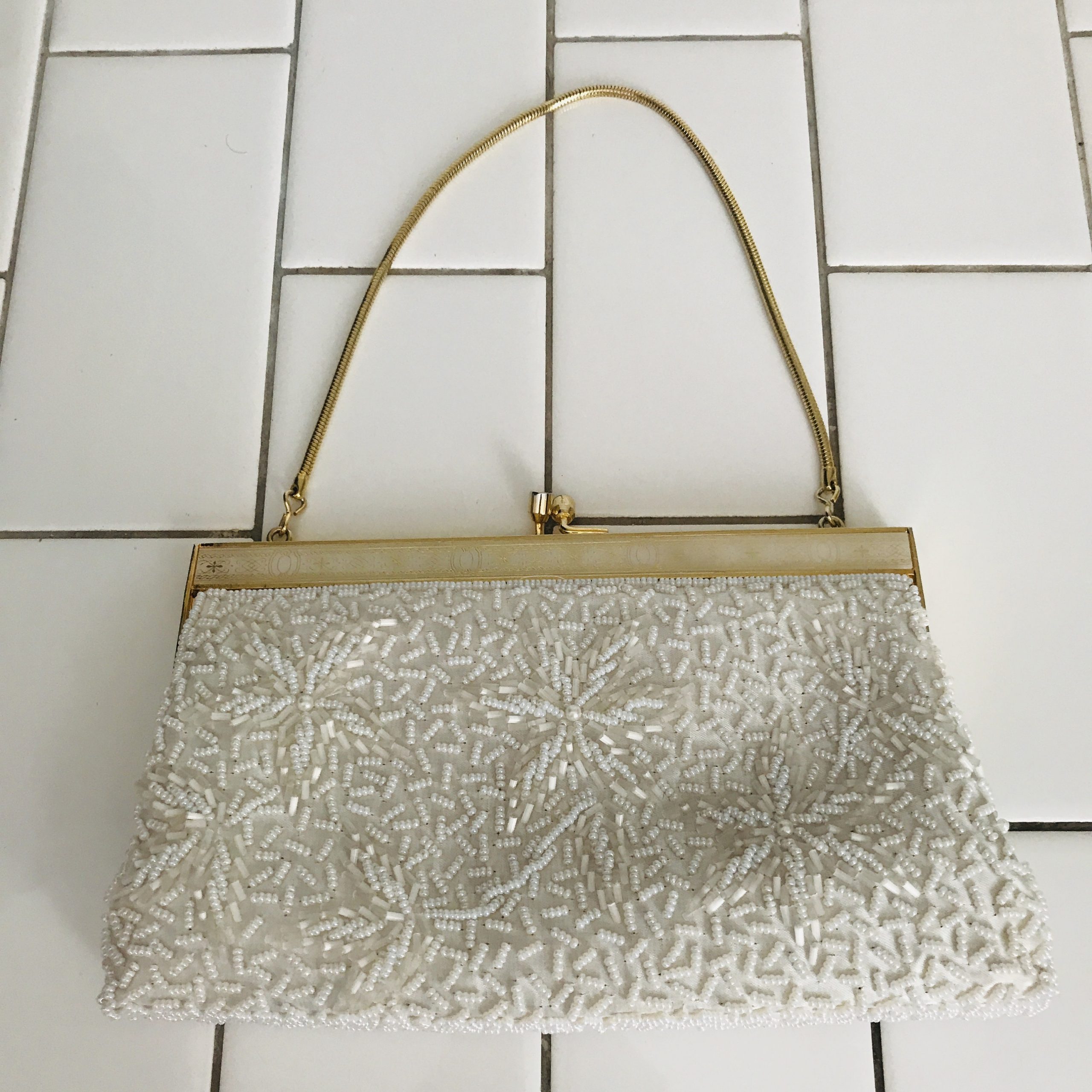VINTAGE 1960s H L GOLD EVENING BAG WITH UNIQUE CHAIN HANDLE AND LOVEL –  Vintage Clothing & Fashions | Midnight Glamour
