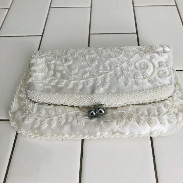 Vintage hand beaded 1930's clutch purse kisslock closure fold over top tv theater movie prop collectible display handheld beaded clutch