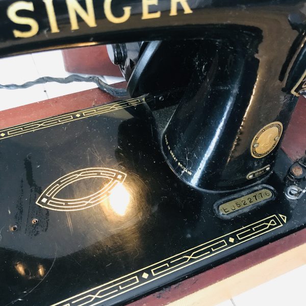 Vintage Singer Sewing Machine WORKING with pedal and hard Case Made 1954 Great Britain Excellent condition heavy gold EJ522776 farmhouse