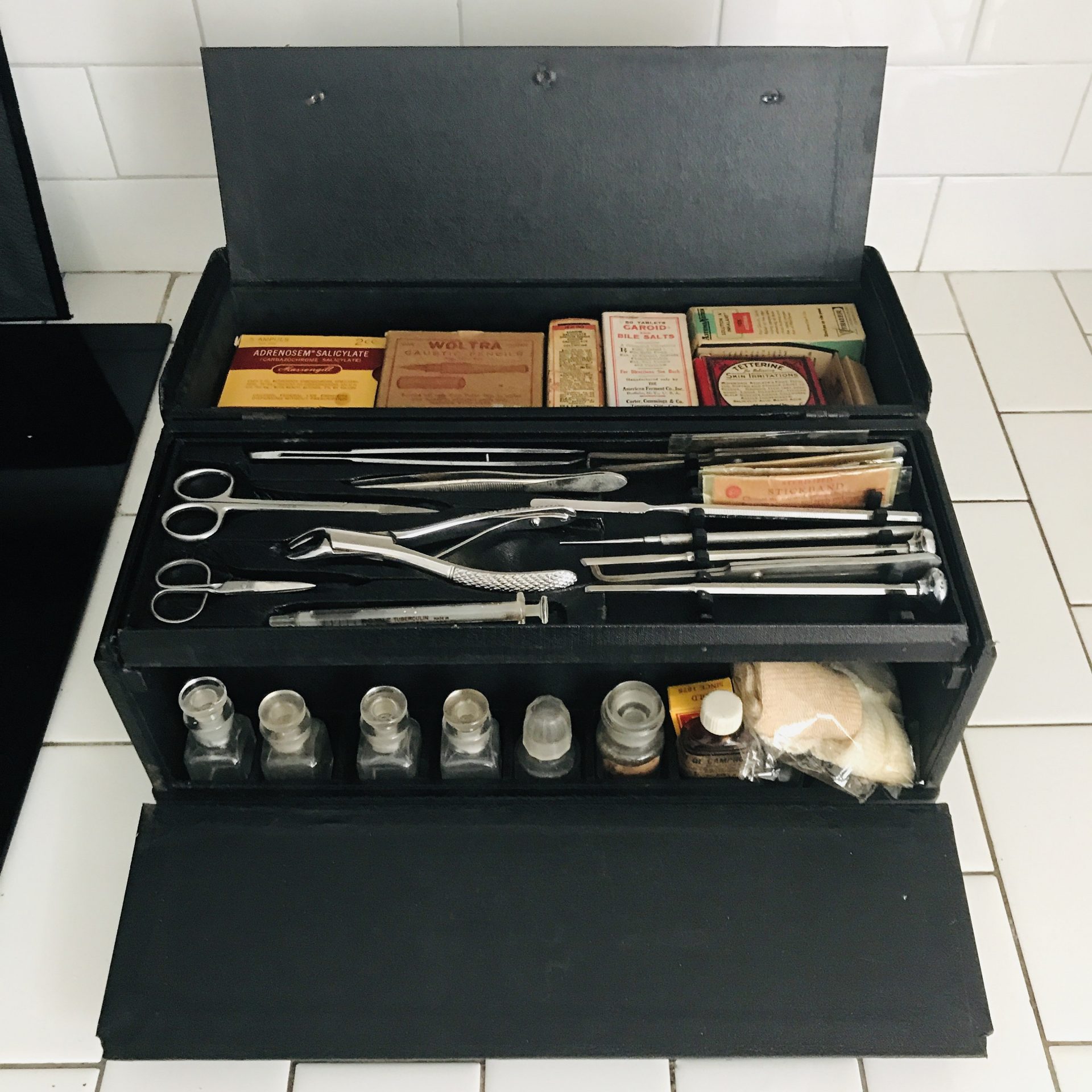 Antique 1800's Doctors bag case vials Medical Kit Apothecary