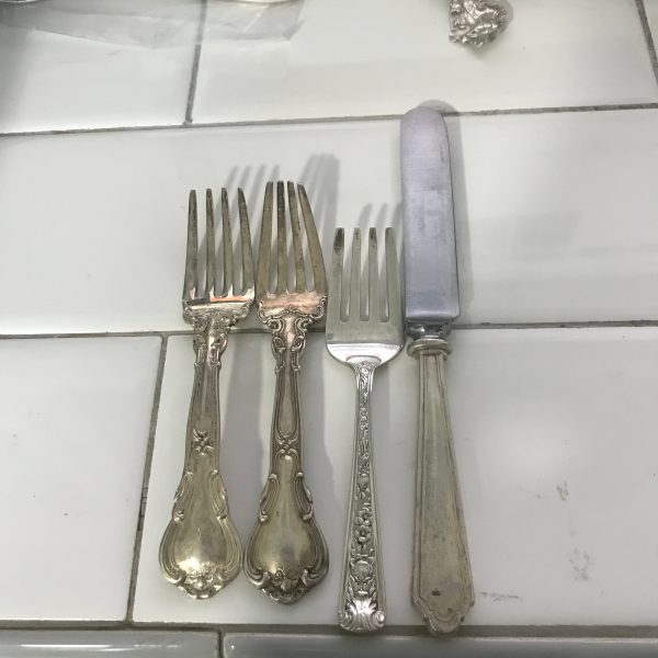 Vintage Lot of baby forks 3 without monograms and a toddler knife weighted total67 grams