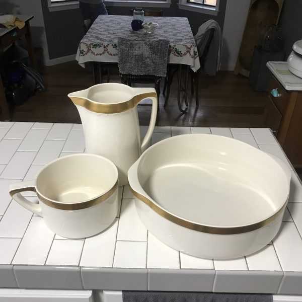Antique Villeroy and Boch Dresden Wash Bowl/water basin Pitcher and Chamber pot Exceptional Vanity Set Wide gold band 1874-1909 bathroom