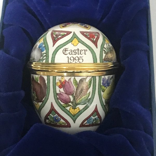 Halcyon Days Enameled Trinket box Egg Easter 1995 Mint condition with box and COA vintage collectible display Bilston and Battersea Enamels