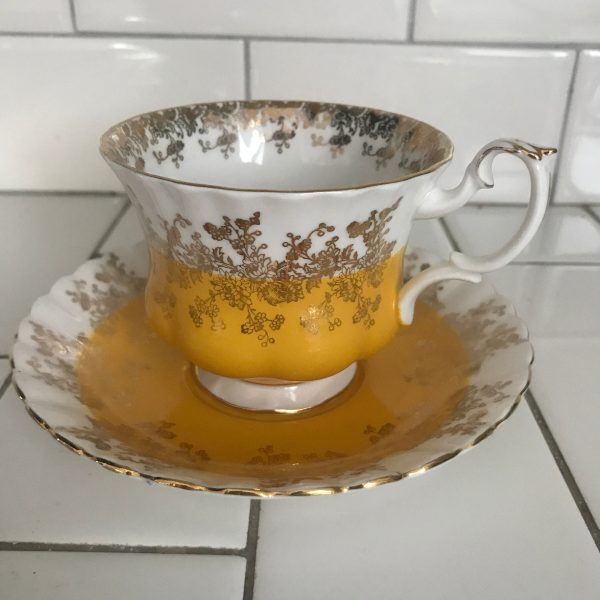 Royal Albert tea cup and saucer England Fine bone china White Bright Yellow gold trim farmhouse collectible display coffee regal series