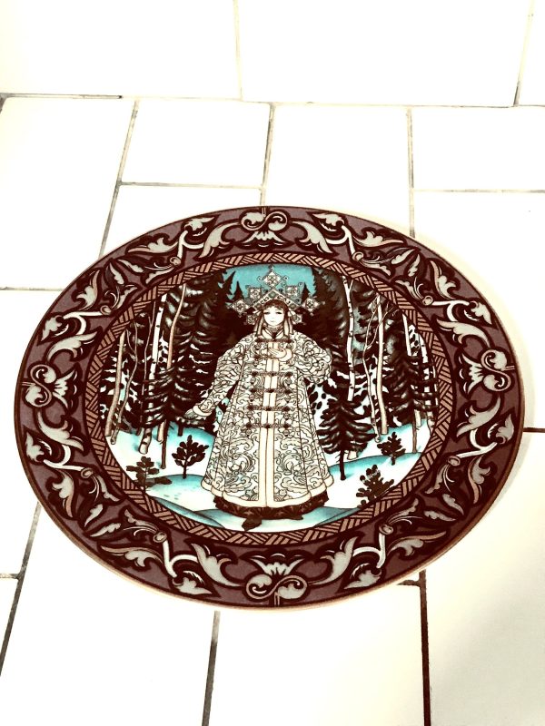 Russian Fairy Tales The Snow Maiden Plate Heinrich Germany Villeroy & Boch Limited edition 8.25" collectible Display BORIS ZVORYKIN