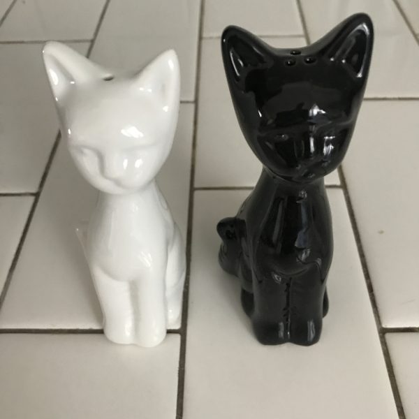 Vintage Salt and Pepper Shaker Black Cat & White Cat Collectible farmhouse display tableware cottage crazy cat lady cat lover kitchen