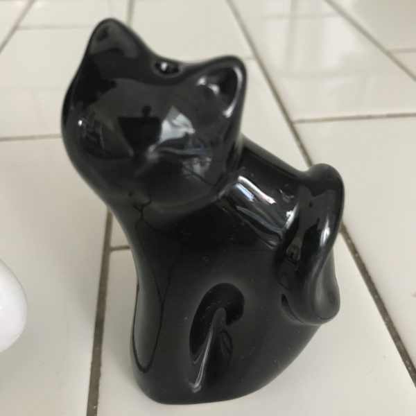 Vintage Salt and Pepper Shaker Black Cat & White Cat Collectible farmhouse display tableware cottage crazy cat lady cat lover kitchen