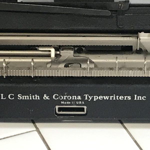 Vintage Smith Corona SILENT Portable typewriter 1940's nice working condition in carry case collectible display office