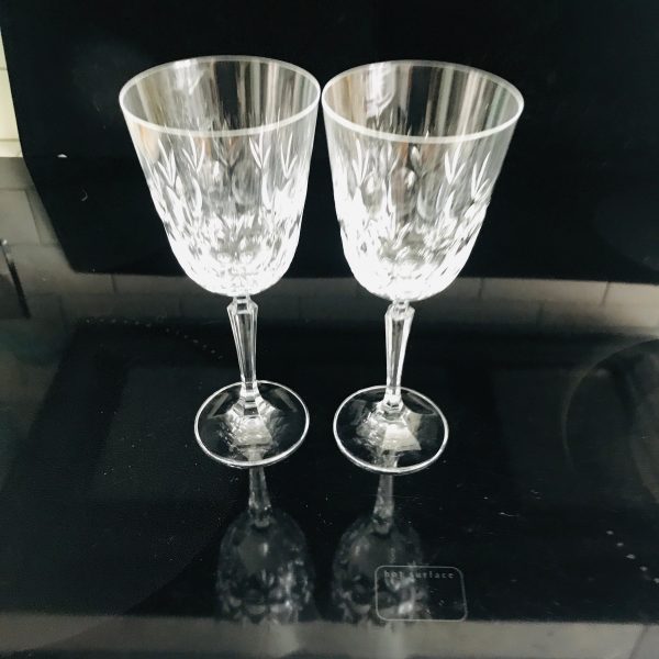 Vintage Pair of Wine Glasses Cut Crystal with Beautiful design and sound 8 oz